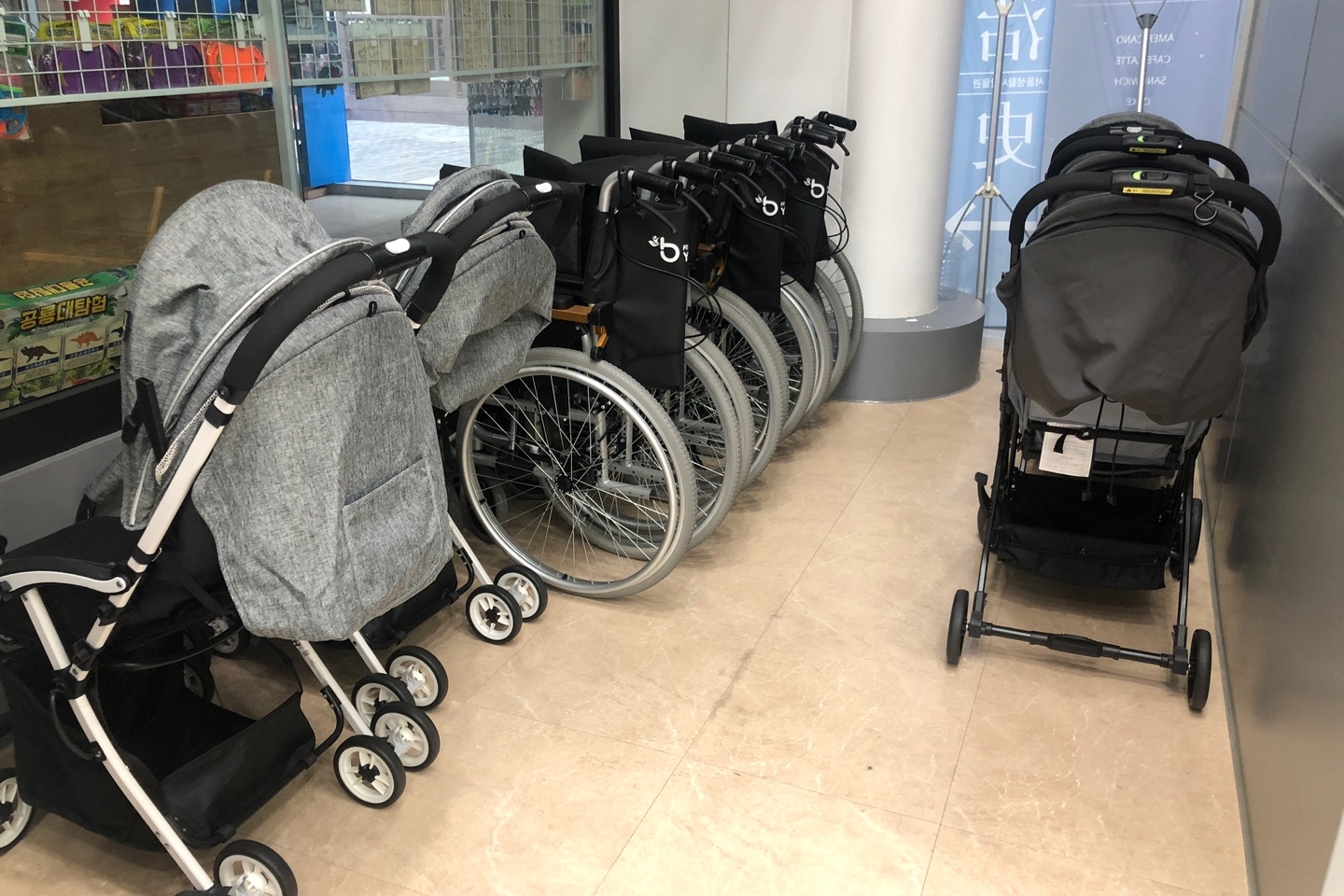 Information board/ Information desk 0 : Neatly arranged strollers and wheelchairs for rental
