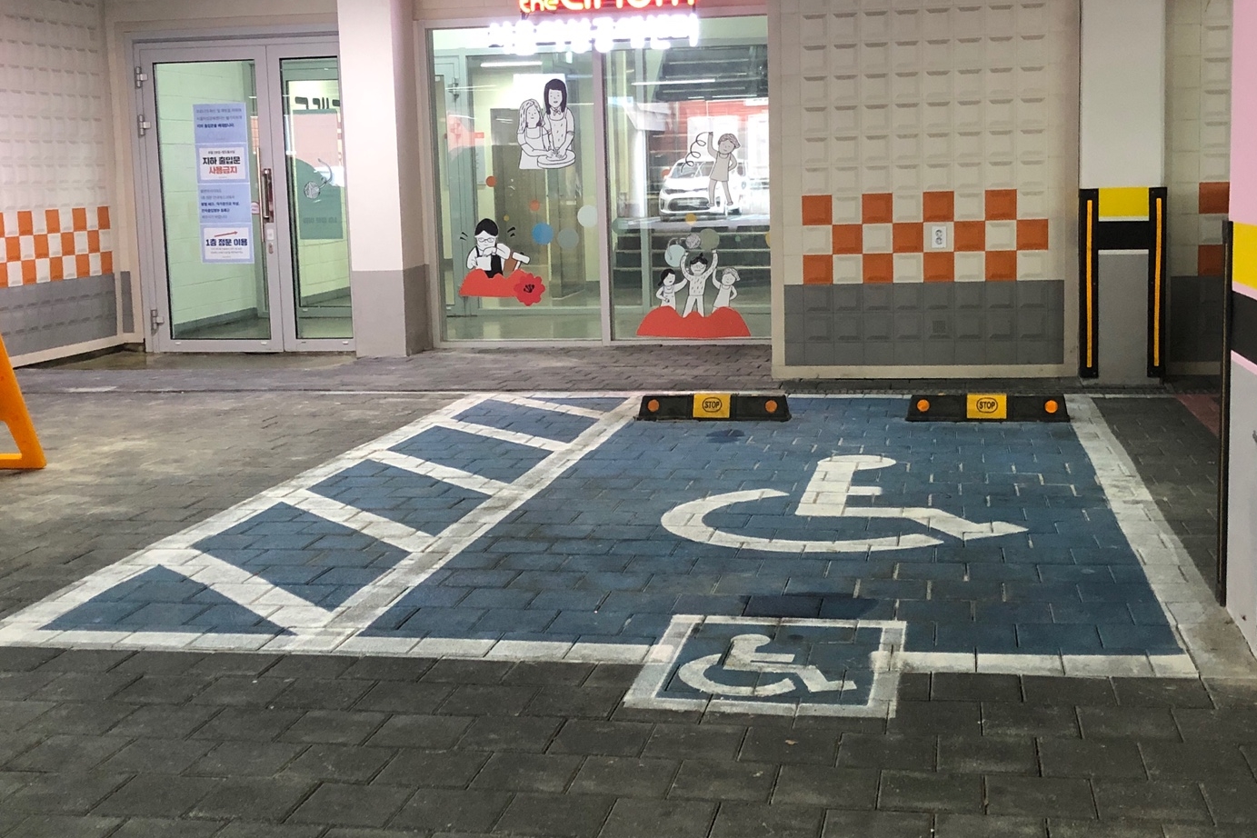Parking facilities for persons with disabilities0 : A parking for the persons with disabilities with hatched lines
